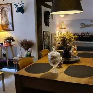 Spacieuse Chez L'habitant Dans Le Coeur Historique De La Ville Privatunterkunft Lüttich