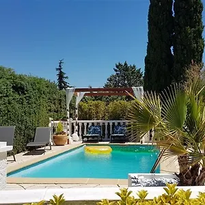 https://carnoux-en-provence-1-piscine-privee.fr-provencehotel.com